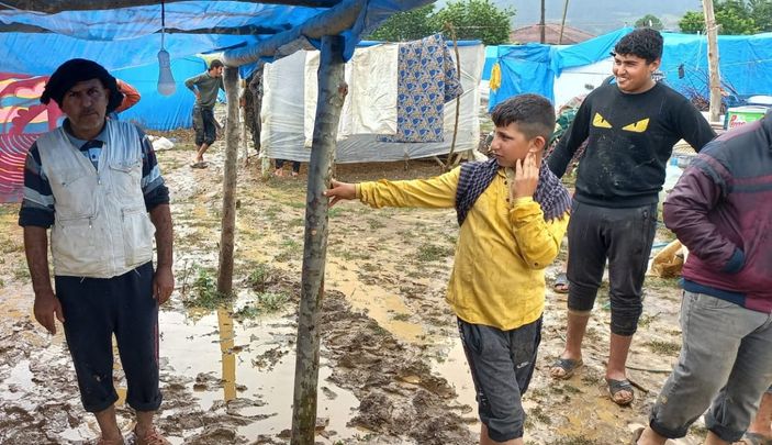 Bursa 500 işçinin kaldığı çadır kent sular altında kaldı