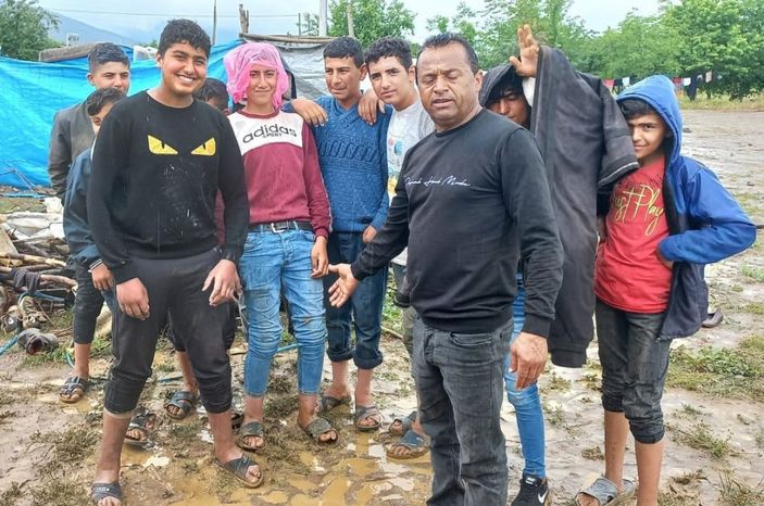 Bursa 500 işçinin kaldığı çadır kent sular altında kaldı