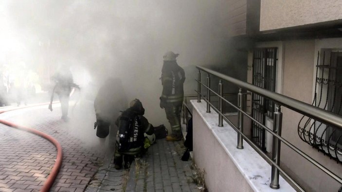 İstanbul'da çakmakla oynayan çocuk evi yaktı
