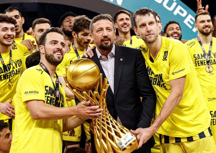 Anadolu Efes'i 3-1 yenen Fenerbahçe, Basketbol Süper Ligi şampiyonu