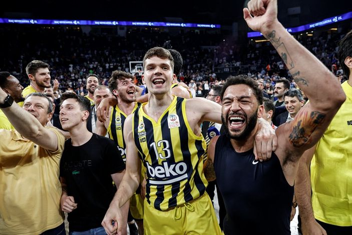 a Anadolu Efes'i 3-1 yenen Fenerbahçe, Basketbol Süper Ligi şampiyonu