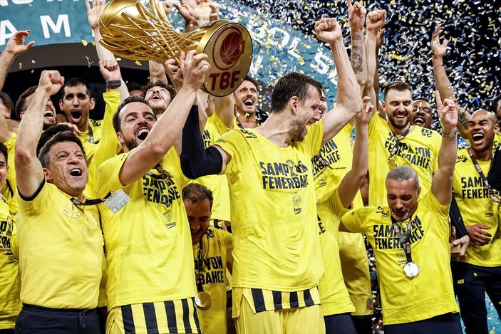 Anadolu Efes'i 3-1 yenen Fenerbahçe, Basketbol Süper Ligi şampiyonu