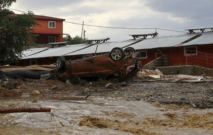 a Ankara'da etkili olan yağıştan geriye kalanlar