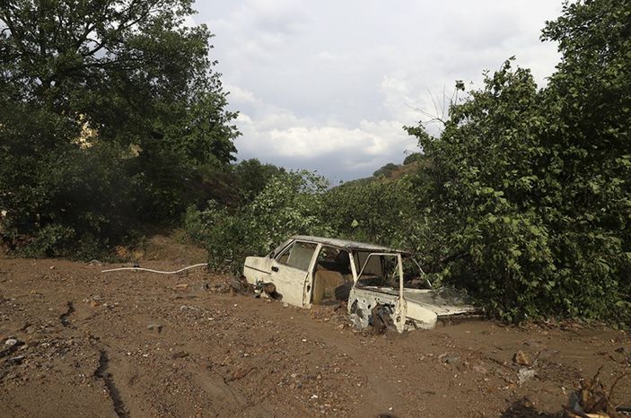 a Ankara'da etkili olan yağıştan geriye kalanlar