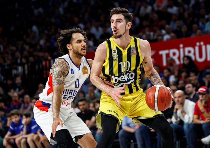 a Anadolu Efes'i 3-1 yenen Fenerbahçe, Basketbol Süper Ligi şampiyonu