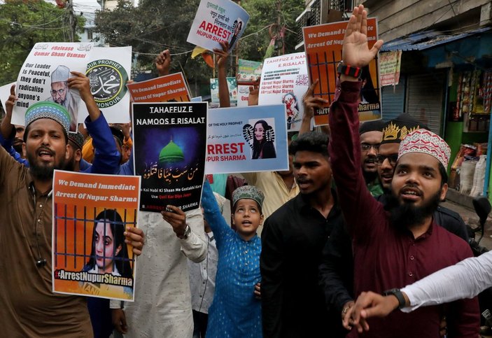 Hindistan'da Hazreti Muhammed'e hakareti protesto eden bazı Müslümanların evleri yıktırıldı