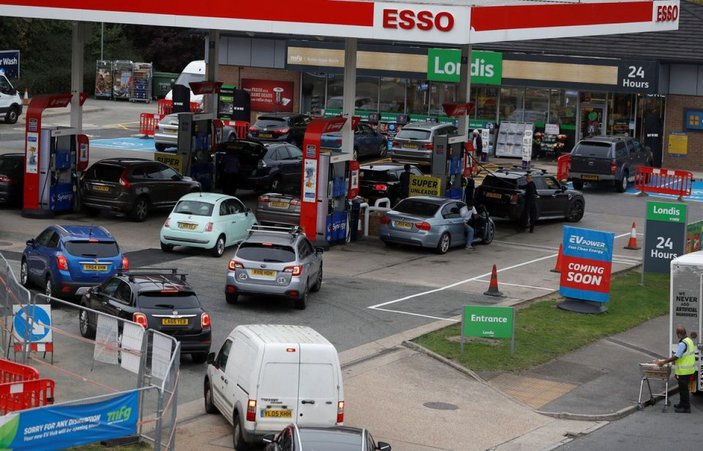 İngiltere'de artan yakıt fiyatları incelenecek