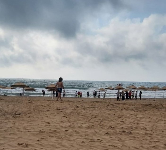 Kocaeli Kumcağız'da dalgalı denize giren 7 öğrenciden 1'i öldü
