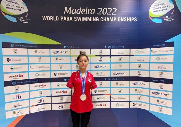 Para milli yüzücü Sümeyye Boyacı dünya şampiyonu