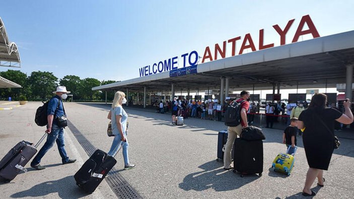 Hava yoluyla Antalya'ya gelen turist sayısı 3 milyonu geçti