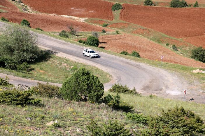Sivas’taki virajlı yollar sürücülerin kabusu oldu