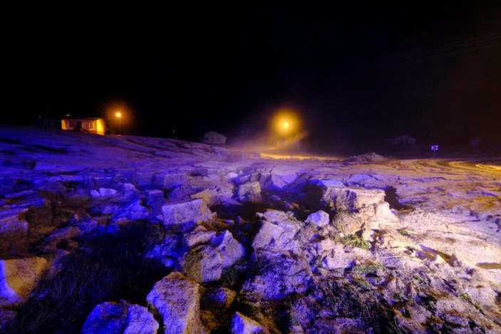 Yozgat'ta yağan dolu yarım metrelik birikintiler oluşturdu