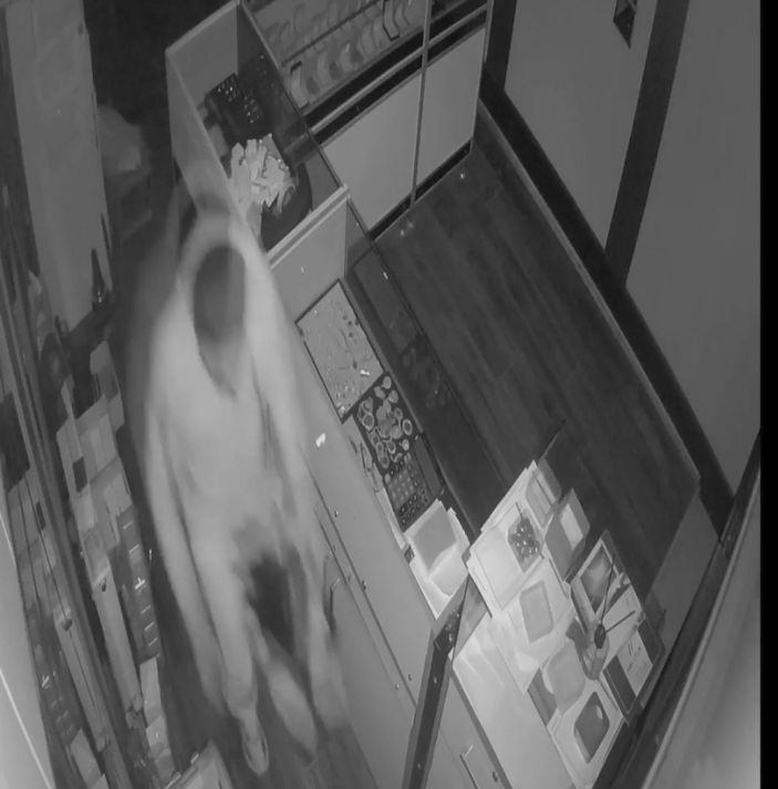 i Ağrı'da duvarı delip 900 bin TL'lik altın çaldılar