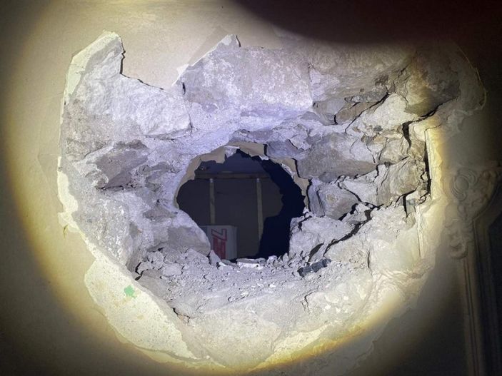 i Ağrı'da duvarı delip 900 bin TL'lik altın çaldılar