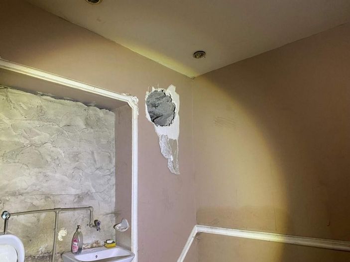 i Ağrı'da duvarı delip 900 bin TL'lik altın çaldılar