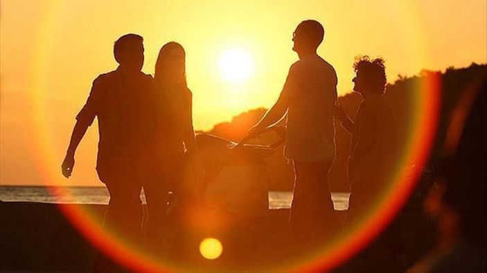 Meteoroloji'den yeni hava durumu raporu! Bazı bölgeler sıcak bazı bölgeler yağışa devam...