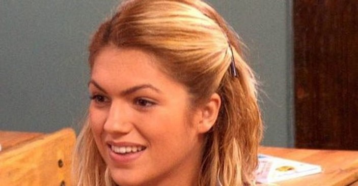 Hayat Bilgisi'nin Barbie Gamze'si çimlere uzandı, yetmedi siyah bikinisiyle şov yaptı! 'Yaş 38 ama 20'liksin'