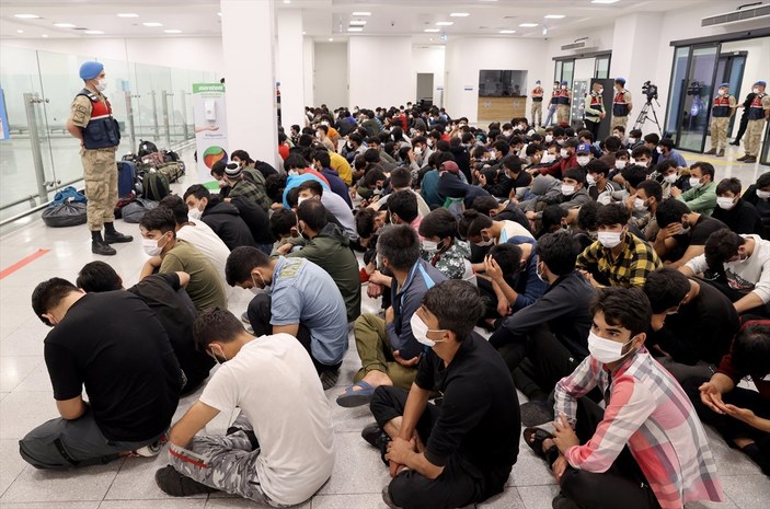İstanbul'da 3 bin 921 kaçak, geri gönderme merkezine teslim edildi