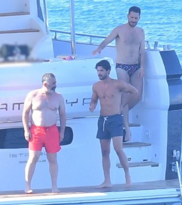 Uraz Kaygılaroğlu slip mayosunu giydi, gören hayrete düştü! 'Fedon musun be abi'