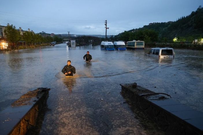 AFAD'dan sağanak yağıştan etkilenen 13 ildeki çalışmalara ilişkin açıklama