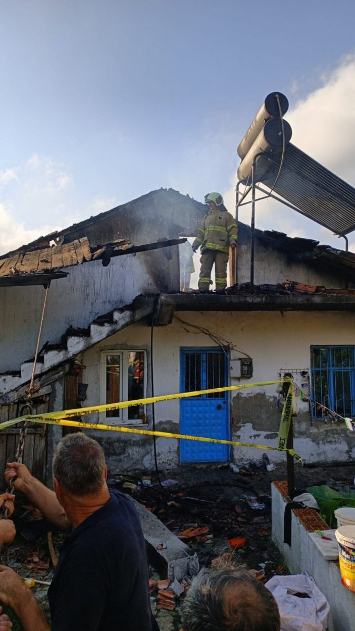 Balıkesir'de lise öğrencisi yangında hayatını kaybetti