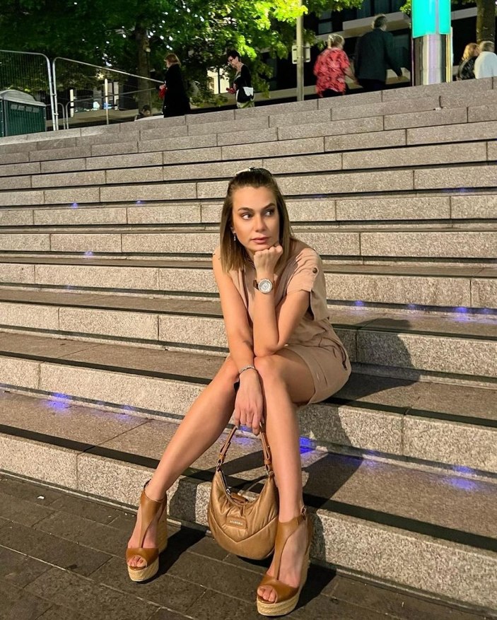 Kurtlar Vadisi'nin Savcı Leyla'sı fiziği ve deniz gözleriyle mest etti! 'Savcım çok fenasın'