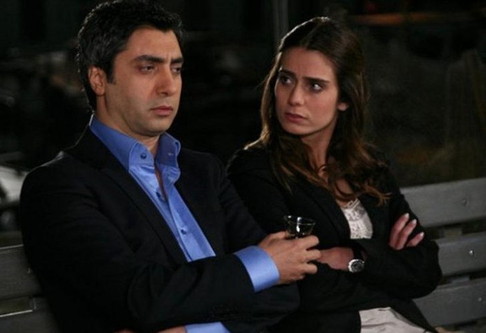 Kurtlar Vadisi'nin Savcı Leyla'sı fiziği ve deniz gözleriyle mest etti! 'Savcım çok fenasın'