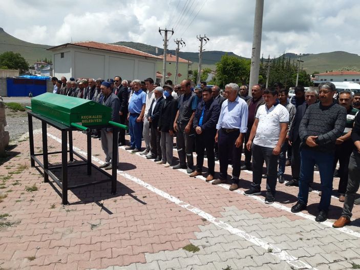 Niğde’de yıllar sonra öldürüldüğü ortaya çıkan kadının cenaze namazı kılındı