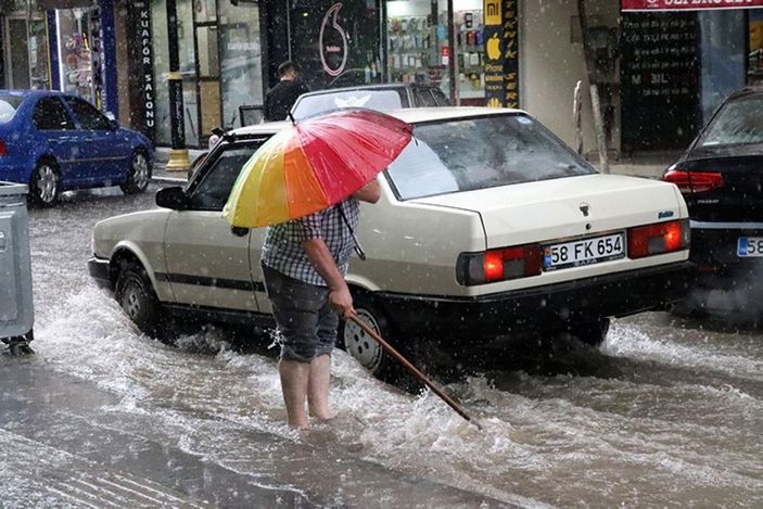 AFAD'dan sağanak yağıştan etkilenen 13 ildeki çalışmalara ilişkin açıklama