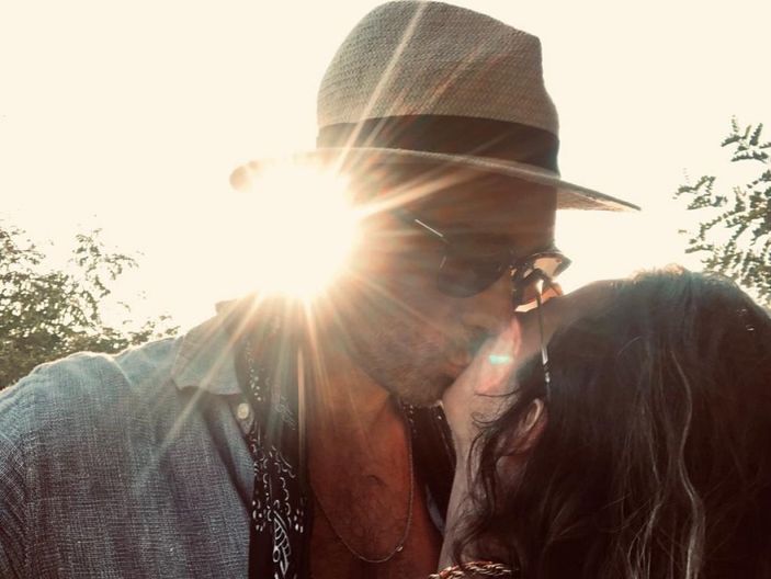 Baba'nın İlhan'ı sır gibi sakladığı sevgilisini paylaştı! Dudak dudağa aşk pozu...