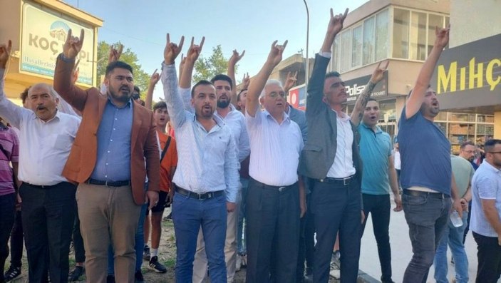 Ahmet Davutoğlu, Bahçeli’nin memleketi Osmaniye’de protesto edildi