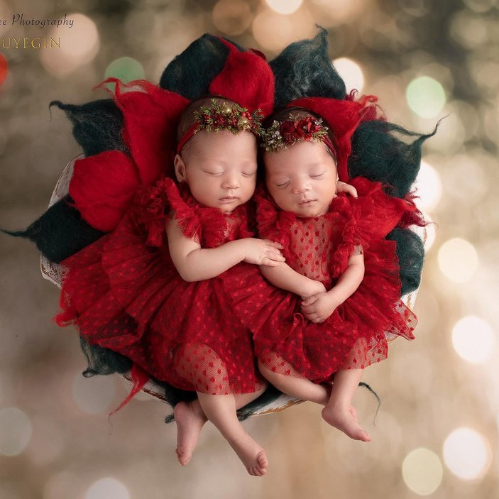 Seray Sever, ikiz bebeklerini paylaştı