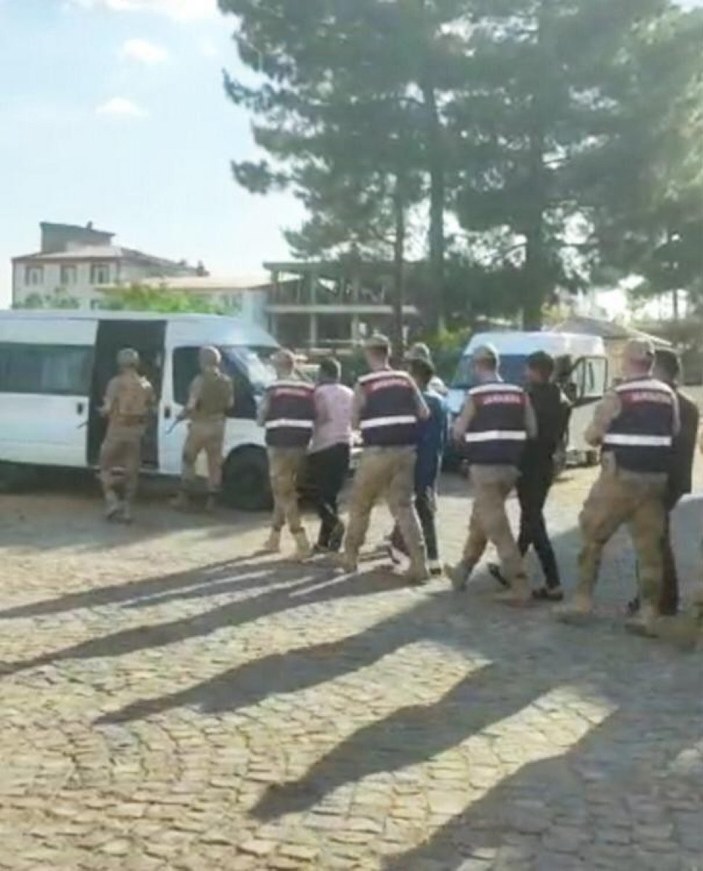 Diyarbakır’da yakalanan 28 kaçak göçmen, sınır dışı edildi