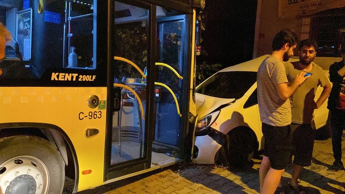 Sancaktepe'de ehliyetsiz personel, İETT otobüsü ile kaza yaptı