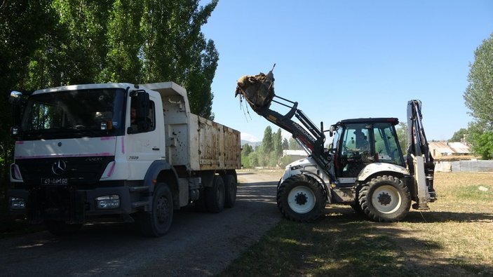 Muş'ta koyunlarını kurtarmak isteyen adam trenin altında kaldı