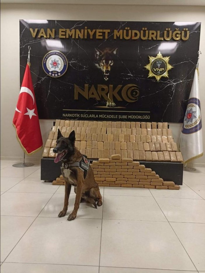 Van'da narkotik köpeği Magnum, 95 kilo 100 gram eroin buldu