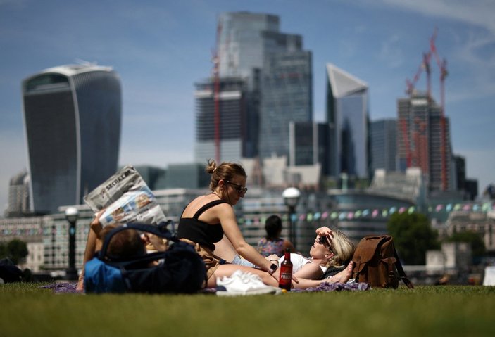 İngiltere ve Fransa'da aşırı sıcak hava uyarısı