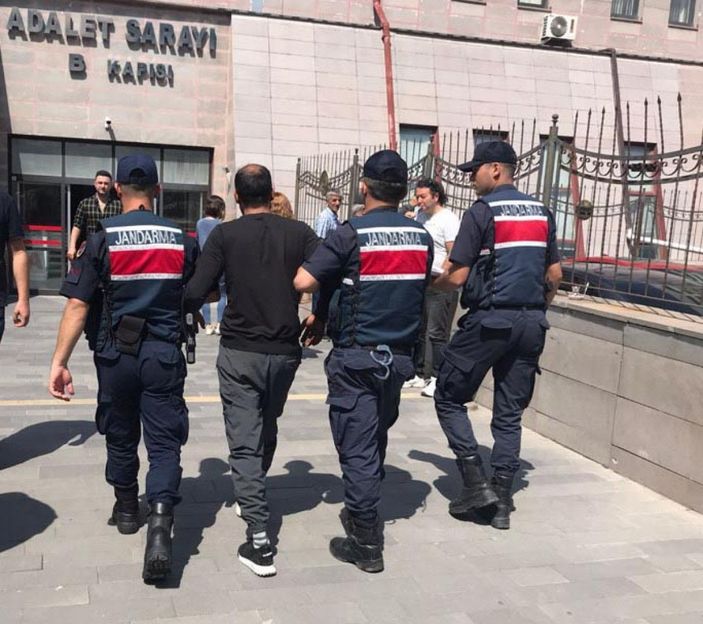 Eskişehir’de kablo hırsızını dövmesi yakalattı