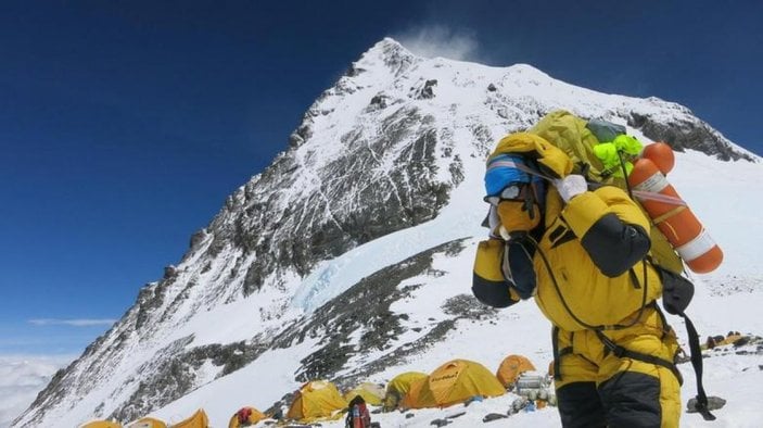 Nepal, Everest'teki kamp alanını taşıyacak