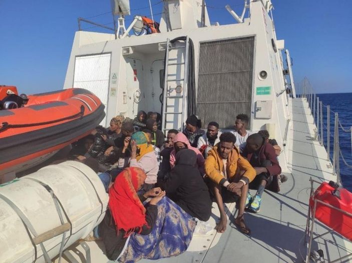 i İzmir açıklarında 43 göçmen kurtarıldı