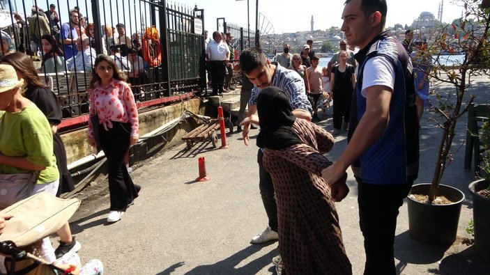 Beyoğlu'nda dilenci operasyonu: Ekiplere taşkınlık yaptılar