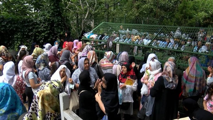 YKS öncesi Zuhuratbaba Türbesi’ne akın ettiler