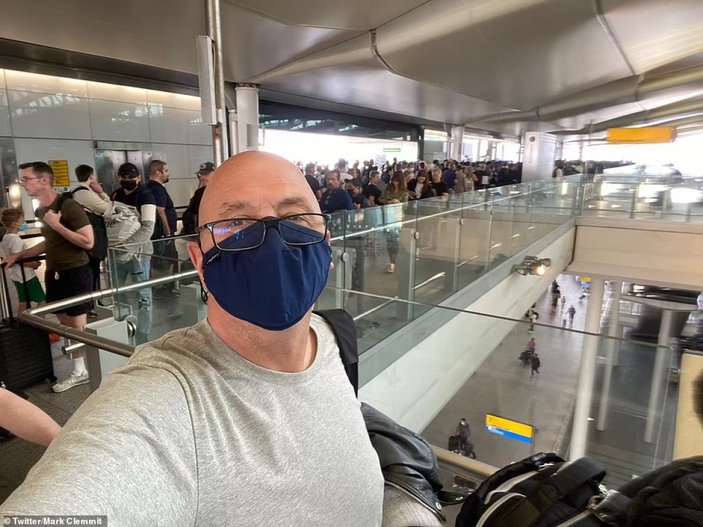 Heathrow Havalimanı'nda biriken bagajlar görüntülendi