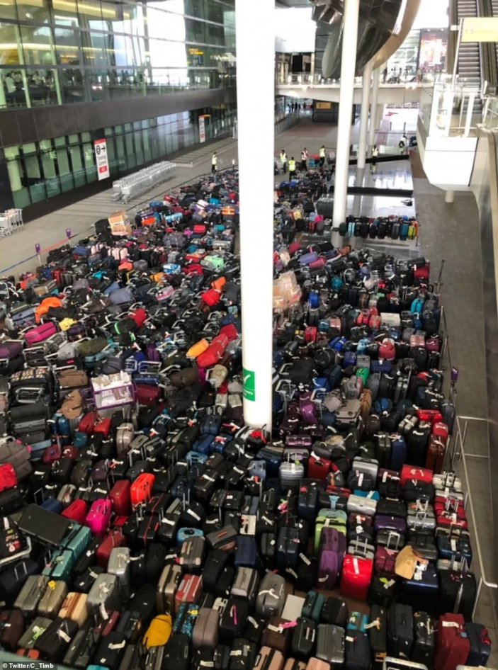 Heathrow Havalimanı'nda biriken bagajlar görüntülendi