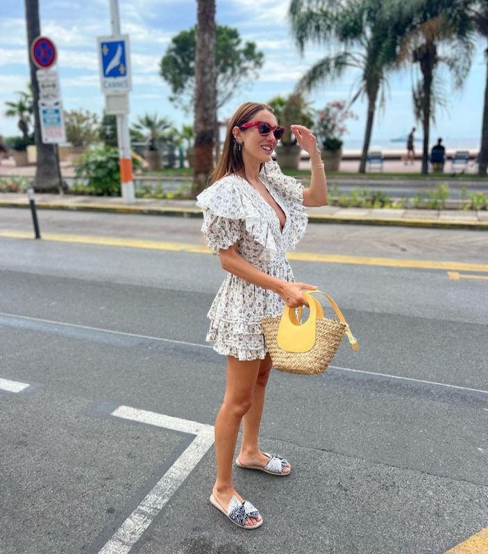 Arka Sokaklar'ın Bahar'ı sütyensiz süper mini elbisesiyle boy gösterdi, gören gözünü alamadı!