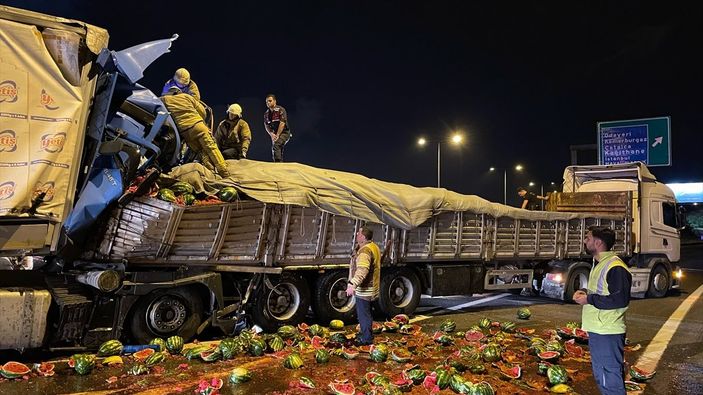 İstanbul'da 2 tır çarpıştı: 1ölü