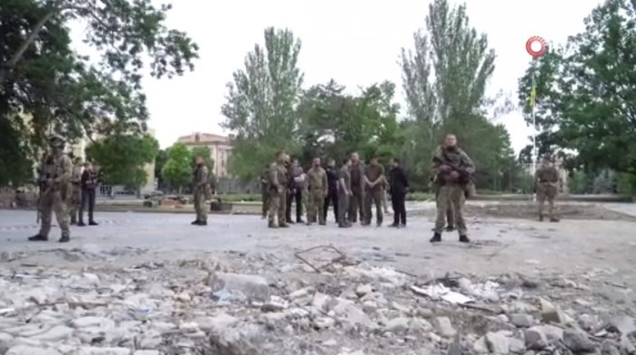 Zelensky'den 37 kişinin öldüğü cephe hattındaki Mikolayiv'e ziyaret