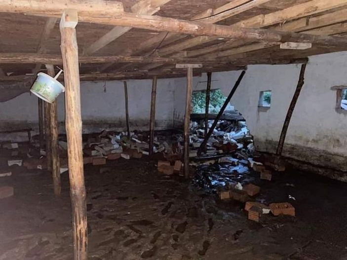 i Afyonkarahisar'daki köy sele teslim oldu