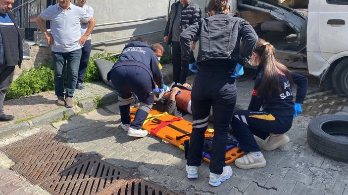 i Kağıthane'deki yokuştan minibüsüyle inen sürücü zikzak çizdi