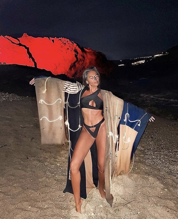 Eda Taşpınar Mykonos'a çıkarma yaptı! Minicik bikinisiyle geceyi aydınlattı...'Kasıp kavurdun yine'